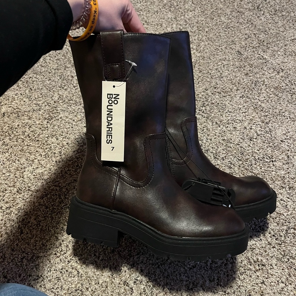No Boundaries Women's Dark Brown/maroon Combat Boots